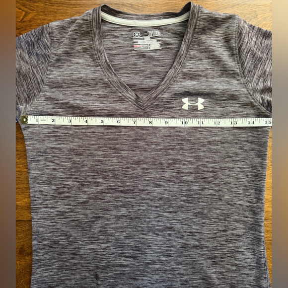Under Armour Loose T-Shirt Heatgear V-Neck Short Sleeve Top Eggplant Women's XS - Picture 3 of 7